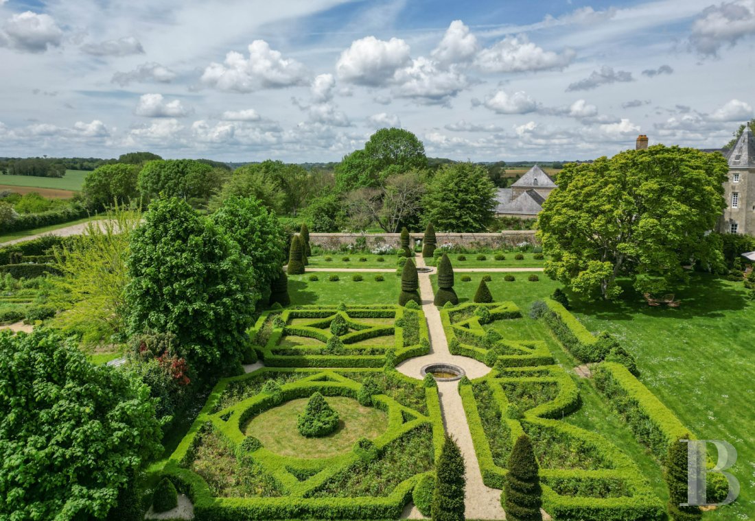 A 15th century manor and its remarkable garden west of Le Mans in Sarthe - photo  n°5
